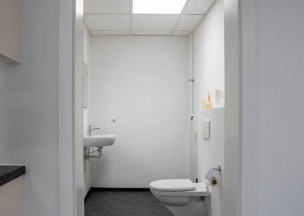 Modern ausgebaute und lichtdurchflutete Büroräume mit Cafeteria 9