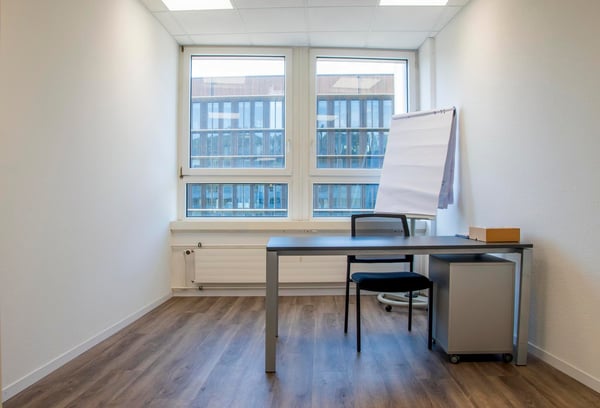 Modern ausgebaute und lichtdurchflutete Büroräume mit Cafeteria 7