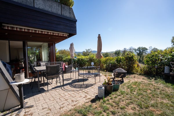 5.5-Zimmer-Wohnung - Eigentumsstandard - mit grossem Garten und schöner Aussicht