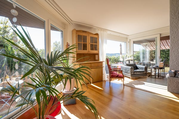 5.5-Zimmer-Wohnung - Eigentumsstandard - mit grossem Garten