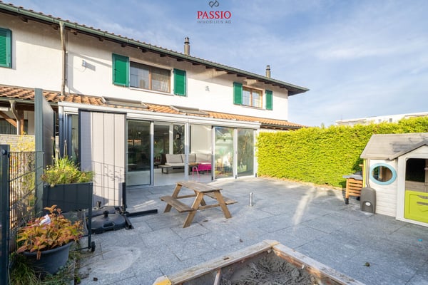 Familienfreundliches und gepflegtes 1.5-Zimmer Reiheneinfamilienhaus 1