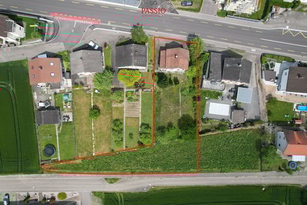 Grosses Grundstück von 1'380m² mit bestehendem Einfamilienhaus 1