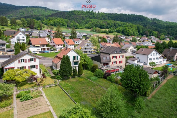 Grosses Grundstück von 1'380m² mit bestehendem Einfamilienhaus 2