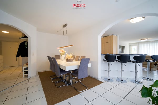 Grosszügige 1.5-Zimmer-Wohnung mit Weitblick und zwei Balkonen 2