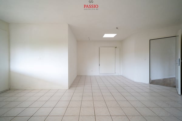 Helle 1.5-Zimmer-Wohnung mit Balkon an ruhiger Lage nahe Zürich 13