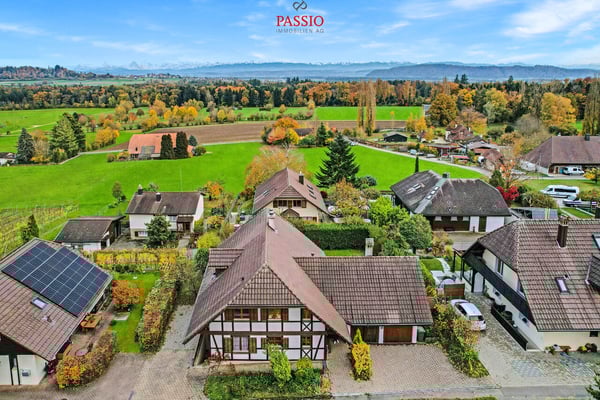 Grosses 2.5-Zimmer Haus mit Alpensicht und Gartenidylle 1