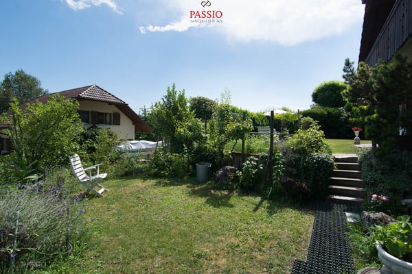 Grosses 2.5-Zimmer Haus mit Alpensicht und Gartenidylle 9