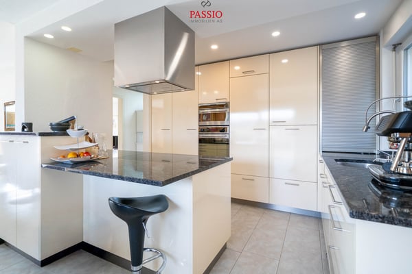 7-Zimmer 2-Familienhaus mit Studio, Gewerbefläche & Alpenblick 6