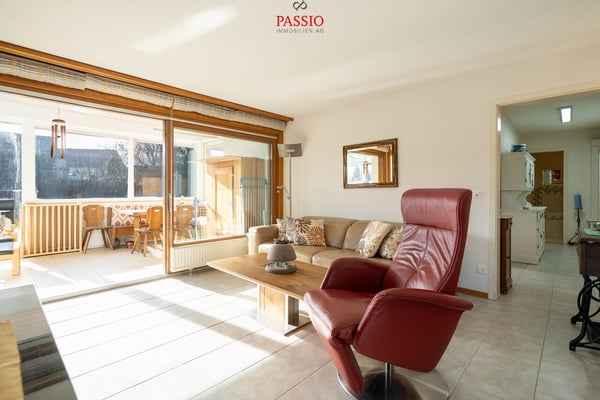 7-Zimmer 2-Familienhaus mit Studio, Gewerbefläche & Alpenblick 8