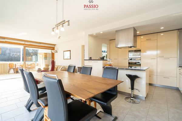 7-Zimmer 2-Familienhaus mit Studio, Gewerbefläche & Alpenblick 3