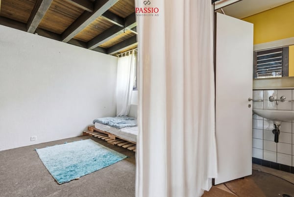 Charmantes Einfamilienhaus mit grossem Garten und Ausbaupotenzial 12