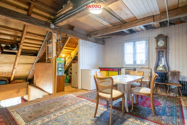 Historisches Schulhaus mit zwei Wohnungen und traumhafter Bergsicht 13