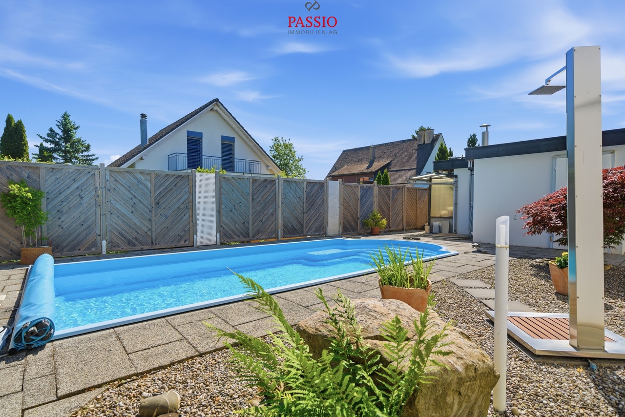 Immobilie in Rüttenen - Gefplegtes 4.5-Zimmer Einfamilienhaus mit Pool und Alpenblick - Bild 2