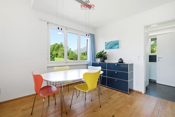 Gefplegtes 4.5-Zimmer Einfamilienhaus mit Pool und Alpenblick 8