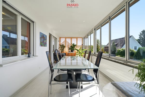 Gefplegtes 4.5-Zimmer Einfamilienhaus mit Pool und Alpenblick 11