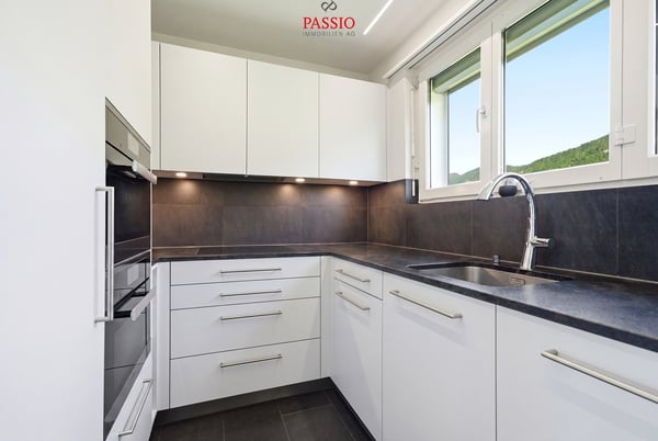 Gefplegtes 4.5-Zimmer Einfamilienhaus mit Pool und Alpenblick 9