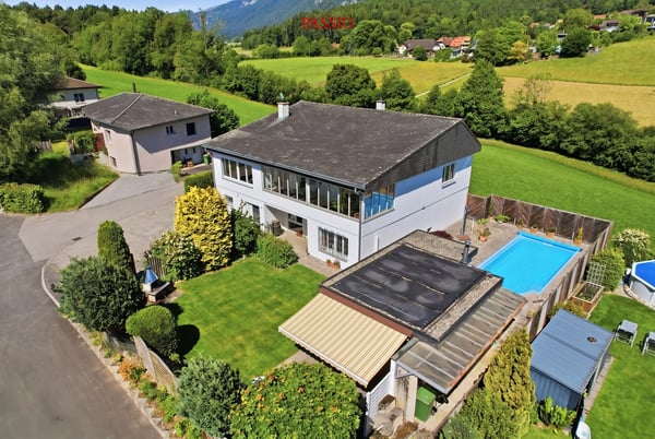 Gefplegtes 4.5-Zimmer Einfamilienhaus mit Pool und Alpenblick 2