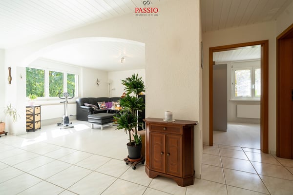 Gepflegtes 8.5-Zimmer Einfamilienhaus mit Pool und grossem Garten 7