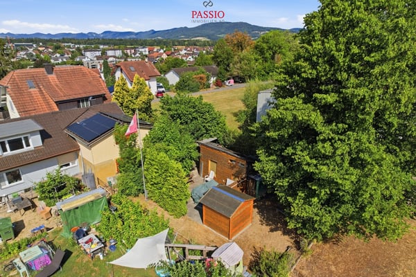 Charmantes 4-Zimmer Doppeleinfamilienhaus mit Garten und Potenzial 2