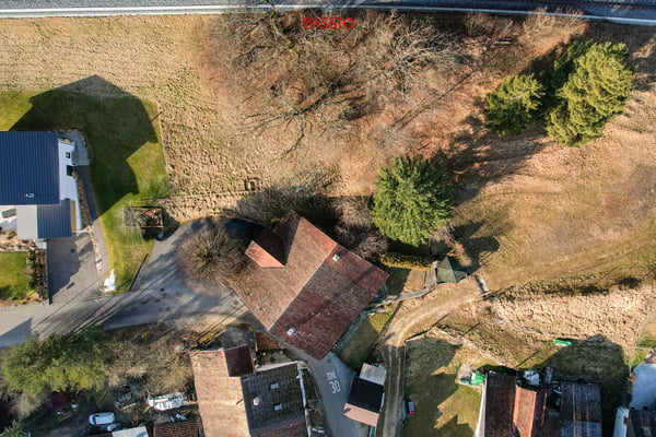 Grosses 8-Zimmer-Bauernhaus mit Gartenidylle und viel Potenzial 4