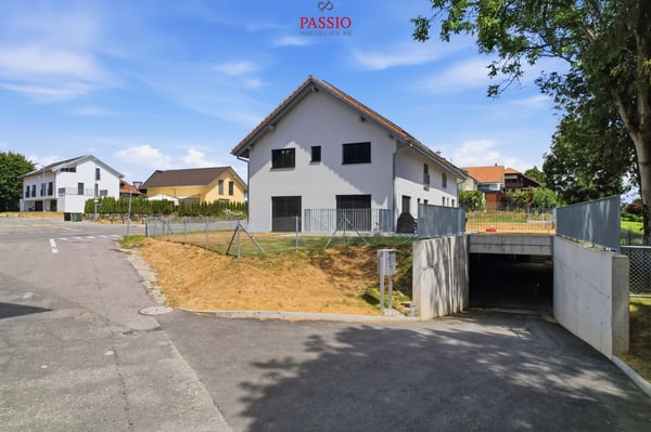 Exklusives 6.5-Zimmer-Doppeleinfamilienhaus mit grosszügigem Garten 3