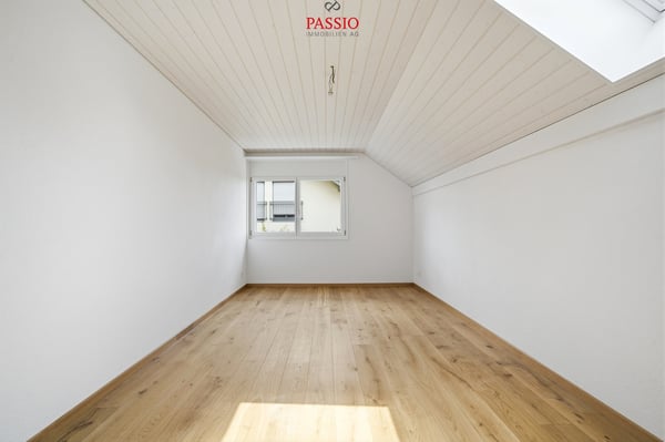 Exklusives 6.5-Zimmer-Doppeleinfamilienhaus mit grosszügigem Garten 8