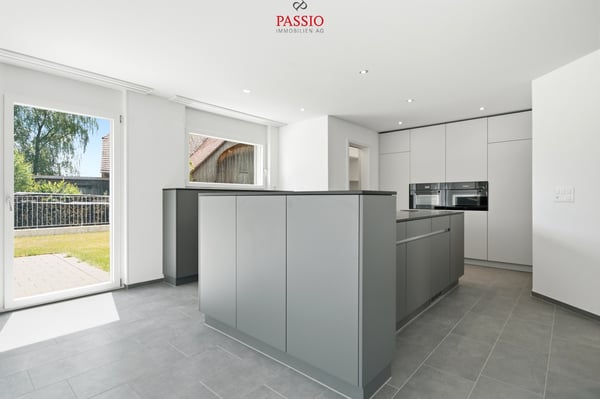 Exklusives 6.5-Zimmer-Doppeleinfamilienhaus mit grosszügigem Garten 4