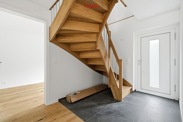 Komplett saniertes 4.5-Zimmer-Einfamilienhaus mit Naturgarten 13