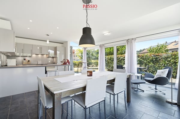 Maison familiale moderne de 5,5 pièces avec jardin de rêve 8