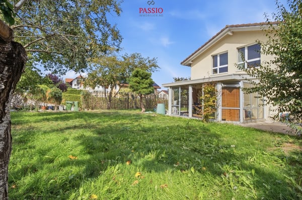 5.5-Zimmer-Familienhaus mit Wintergarten und Gartenidylle 13