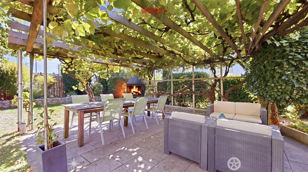 Stilvolles Ein- oder Zweifamilienhaus mit Gartenparadies und Potenzial 2