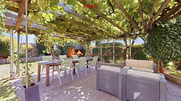 Stilvolles Ein- oder Zweifamilienhaus mit Gartenparadies und Potenzial 2