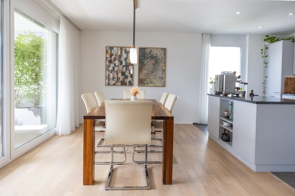 Moderne 3.5-Zimmer Attikawohnung an zentraler Lage mit Fernsicht