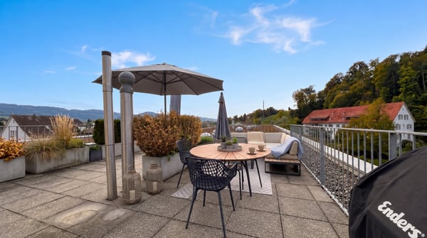 Moderne 4.5-Zimmer-Wohnung mit grosser Dachterrasse und Loggia an zent 11