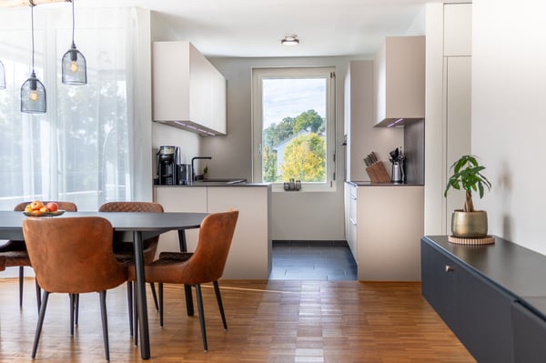Moderne 4.5-Zimmer-Wohnung mit grosser Dachterrasse und Loggia an zent 5