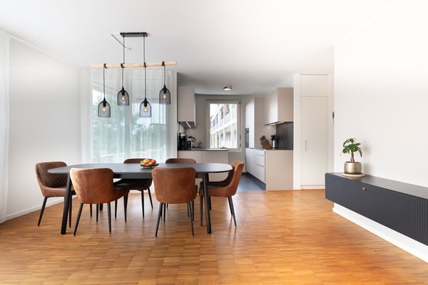 Moderne 4.5-Zimmer-Wohnung mit grosser Dachterrasse und Loggia an zent 3