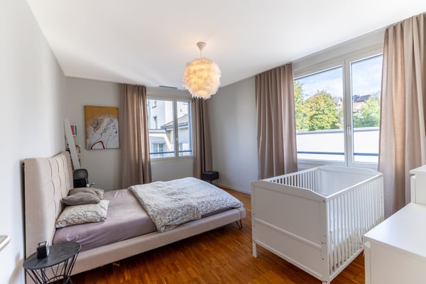 Moderne 4.5-Zimmer-Wohnung mit grosser Dachterrasse und Loggia an zent 8