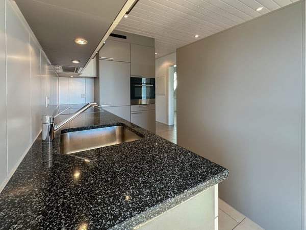 Moderne 1.5-Zimmer-Duplex-Wohnung in ruhiger Lage von Hendschiken 3