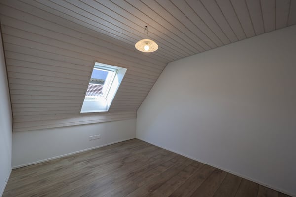 Moderne 1.5-Zimmer-Duplex-Wohnung in ruhiger Lage von Hendschiken 8