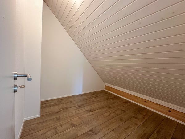 Moderne 1.5-Zimmer-Duplex-Wohnung in ruhiger Lage von Hendschiken 11