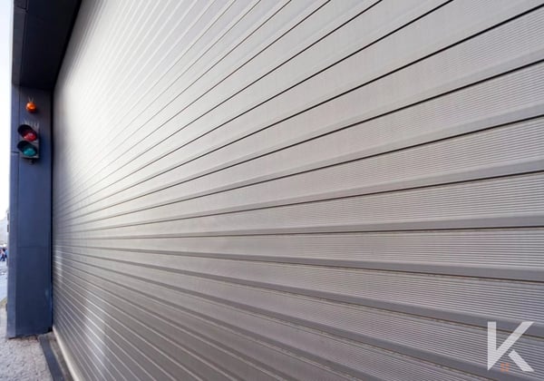 Grande surface commerciale en zone industrielle 2