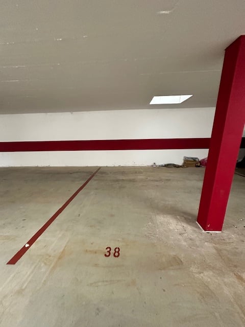 Einstellhallenplatz zu vermieten 13