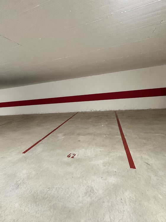 Einstellhallenplatz zu vermieten 12