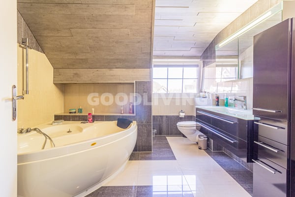 Grosszügiges Wohnen mit Garten 6