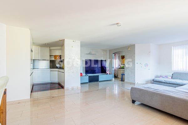 Grosszügiges Wohnen mit Garten 3