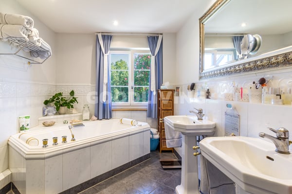 Exklusives Anwesen mit separatem Atelier- und Garagengebäude 7