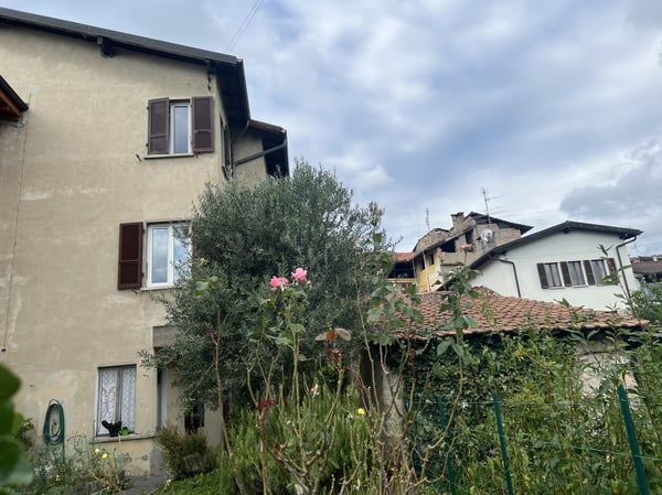STABILE A REDDITO NEL NUCLEO CON GIARDINO 7