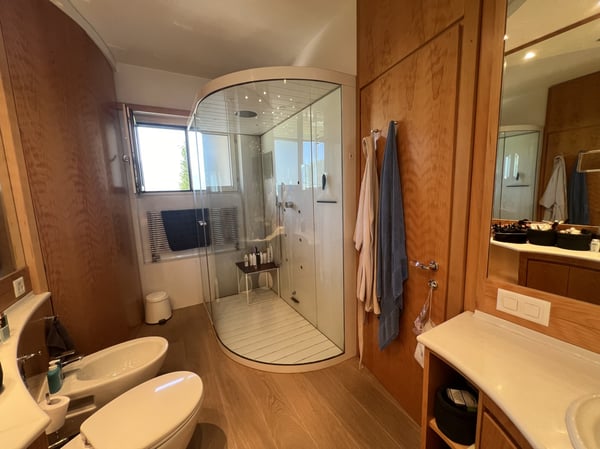 LUSSUOSA VILLA IN POSIZIONE PRIVILEGIATA 13