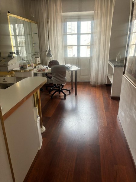 STABILE A REDDITO NEL CENTRO DI CHIASSO 1