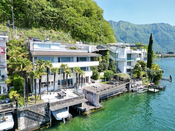 PRESTIGIOSA VILLA SULLE SPONDE DEL LAGO, CON DARSENE PRIVATE 11